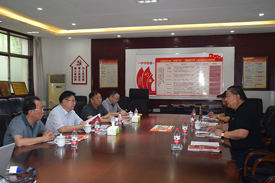 臨汾市市場(chǎng)監(jiān)督管理局局長、非公企業(yè)黨委書記張東紅<br>在科海集團(tuán)調(diào)研非公黨建工作